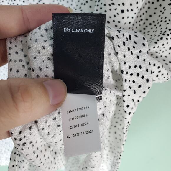 Torrid Womens White Black Dot Crepe Ruched Short Sleeve Blouse Top Size 5 - Picture 7 of 7